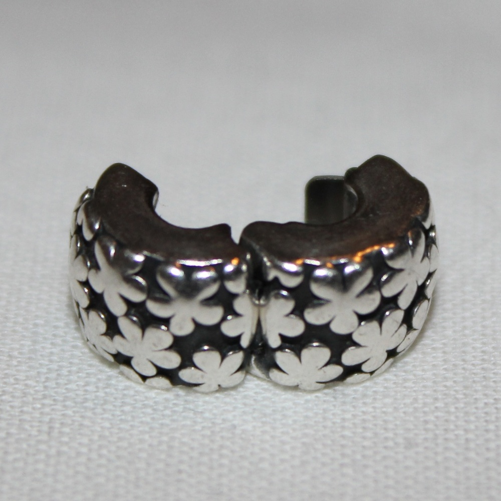 Pandora Flowers Clip
